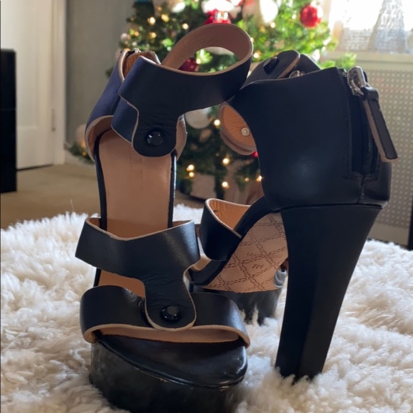 Sandal - Picture 4 of 8